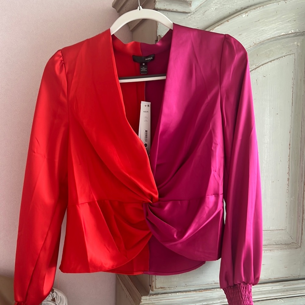 AQUA JEWEL TONED v-neck shirt. BRAND NEW with tags.  Size XS